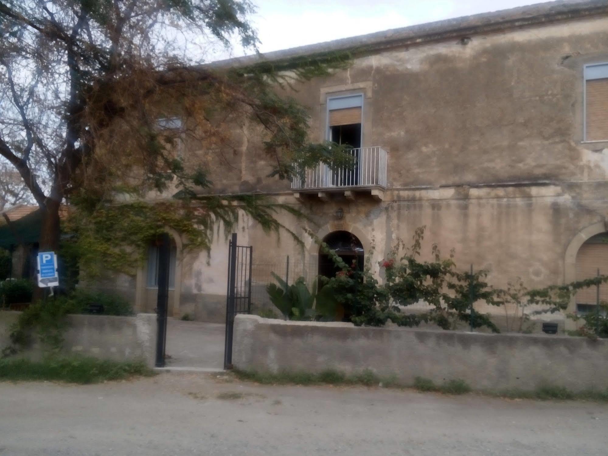 Hotel Il Casale Milazzo Exterior foto